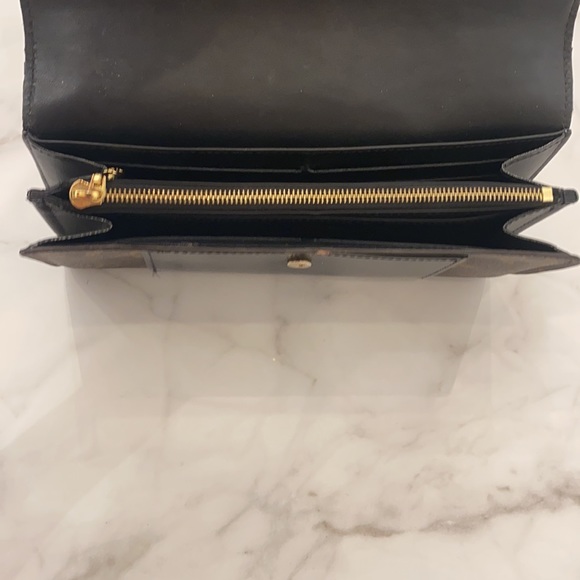 Lightly used Louis Vuitton monogram bi-fold wallet - Picture 5 of 10